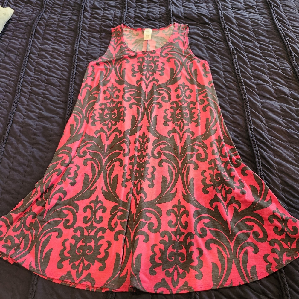 Elegant Pink and Black Sleeveless Dress